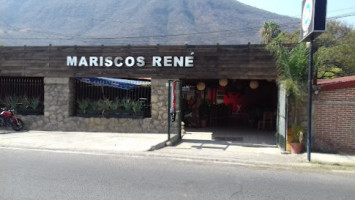 Mariscos René outside
