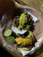 Taquería Los Aguacates food