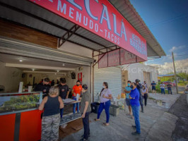 Barbacoa, Menudo Y Taquería Los Alcalá food