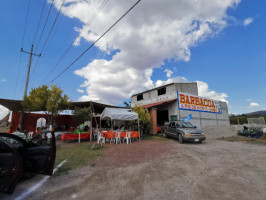 Barbacoa A Pie De Horno Don Beto outside