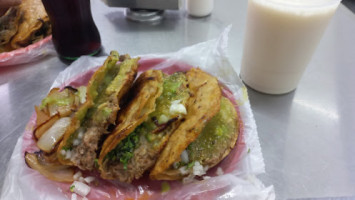 Tacos Barbacoa El Che Mesie food
