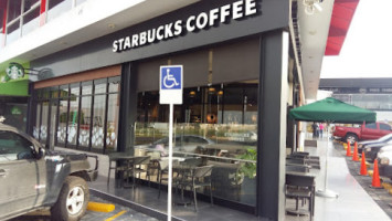 Starbucks Plaza Los Robles inside