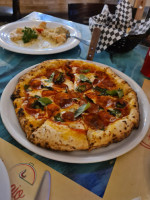 Vantaggio Pizzería food