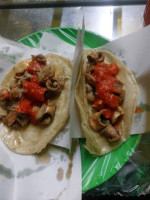 Tacos De Tripas El Bigo's food