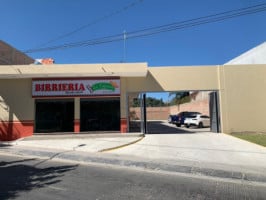 Birrieria Tapatia outside