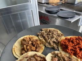 Al Chile, Los Mejores Tacos inside