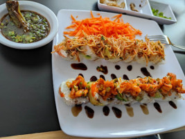 Q-roll Sushi food