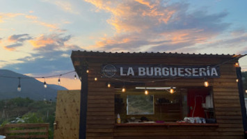 La Burguesería outside