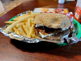 Chilakas Burger food