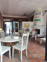 El Gato Feo Café inside