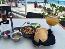 Almadía Cancún Marisquería, México food