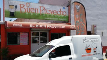 El Buen Provecho outside