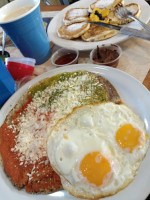 Las Quekas food