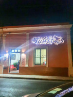Fausto's Pizzeria outside