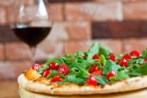 Margherita Pizza y Vino food