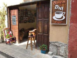Café Buen Dia outside