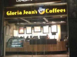 Gloria Jeans Coffees inside