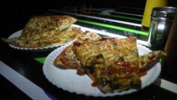 La Pizza Guana food