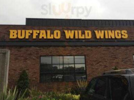 Buffalo Wild Wings outside