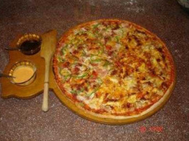 Pizza Locas food