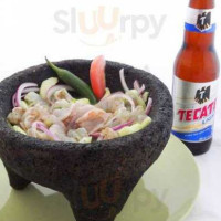 La Molcajeteria food