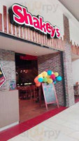 Shakey's Pizza Mundo E inside