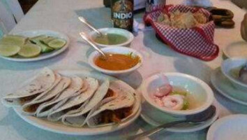 La Jefa botanero rustico mexicano food