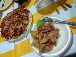 Los Compadres Tacos food