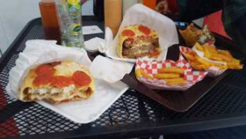Burgerzzuki Juárez food