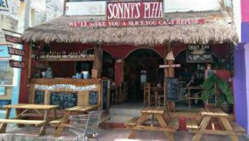 Sonny’s Pizza inside