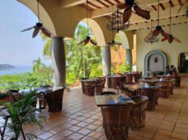 Mama Mia Zihuatanejo Dentro