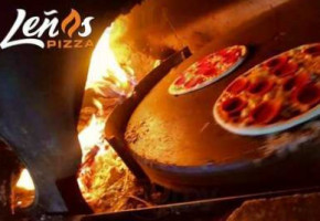 Lenos Pizza food