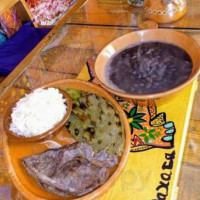 Antojitos Las Xhuncas food