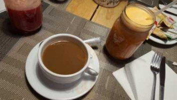 Pomelo Cafe food