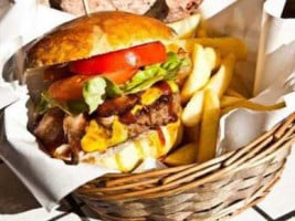 Cantolla Burger food