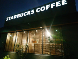 Starbucks Plaza Cuaunáhuac Dt outside