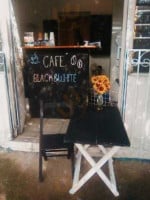 Café Black White inside