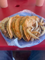 Tacos De Barbacoa El Che Mesie food