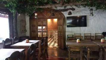 Asadero y Restaurante La Esq del Leñador inside