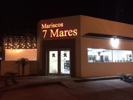 Mariscos 7 Mares outside