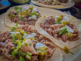 Barbacoa, Menudo Y Taquería Los Alcalá food