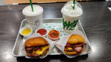 Shake Shack Arcos Bosques food