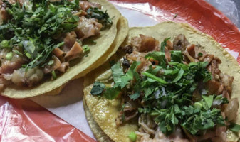 Tacos De Tripas El Bigo's food