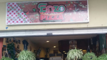 Pizzeria Enzo outside