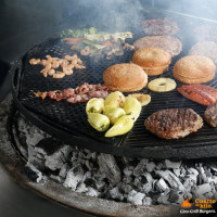 Cuarto de Kilo Gira Grill Burgers food