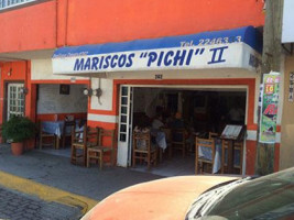 Mariscos Pichi outside