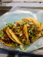 Tacos La Esquinita food