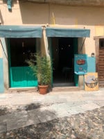 Uliuli Pokebowls outside