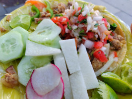 Los Tacos De Basura food