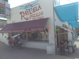 Rayuela Pizza outside